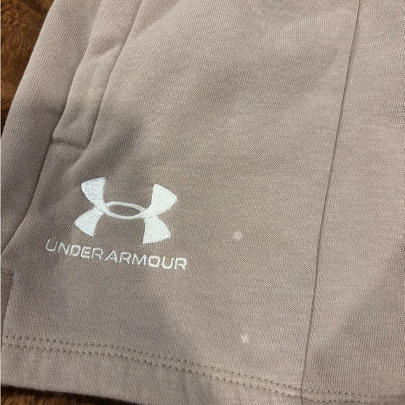 Shorts - Picture 3 of 3